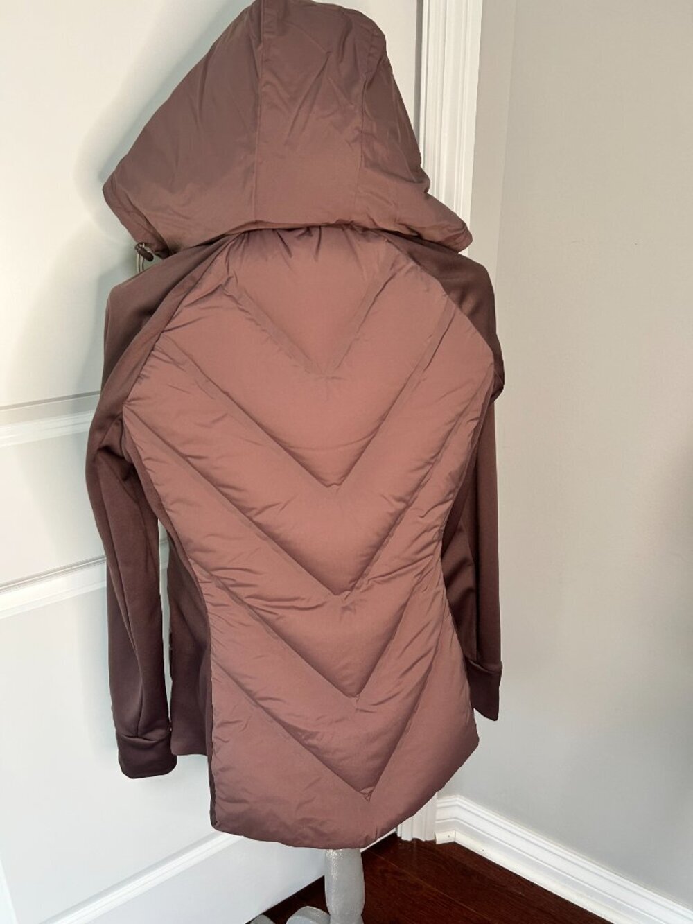 Athleta Inlet Down Puffer Jacket Smoked Almond Brown Size M EUC - Picture 7 of 8